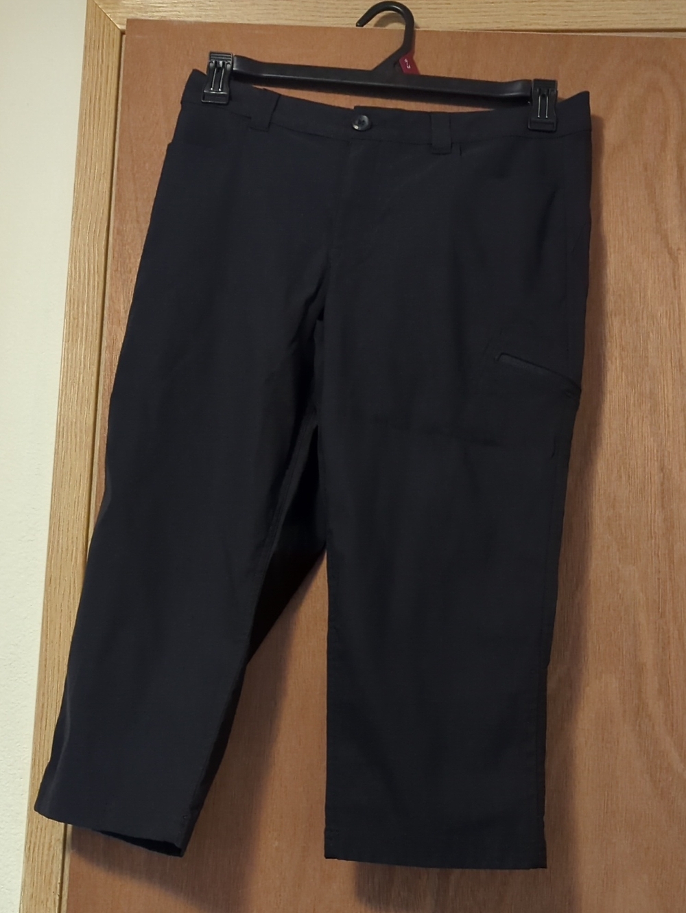 Eddie Bauer Solid Black Capri Pants